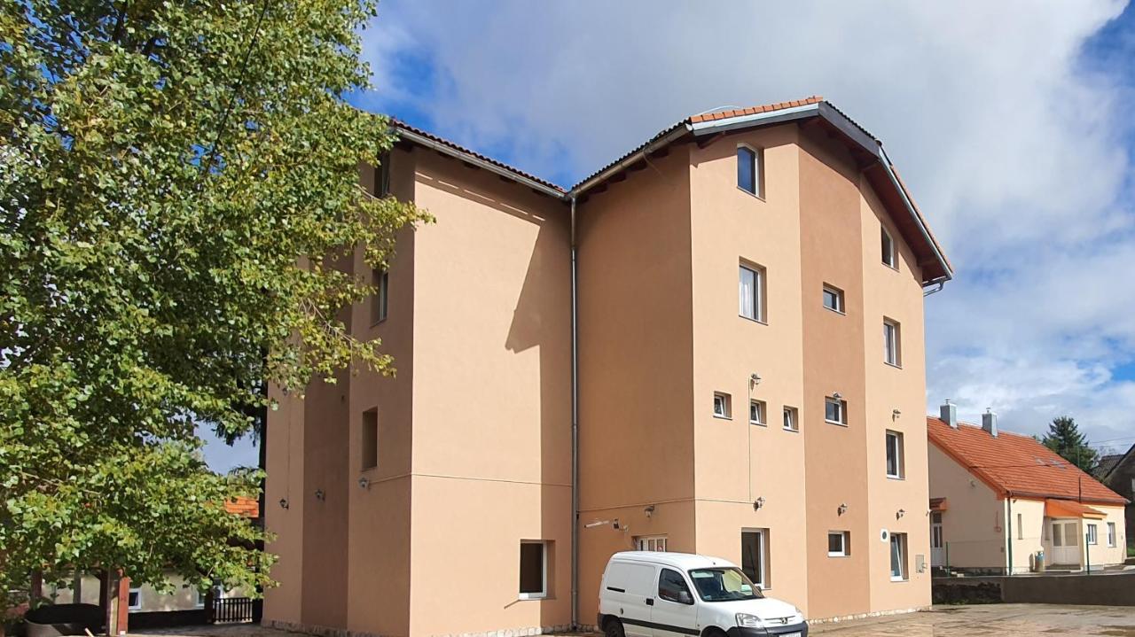 Villa Dijana Gracac  ภายนอก รูปภาพ