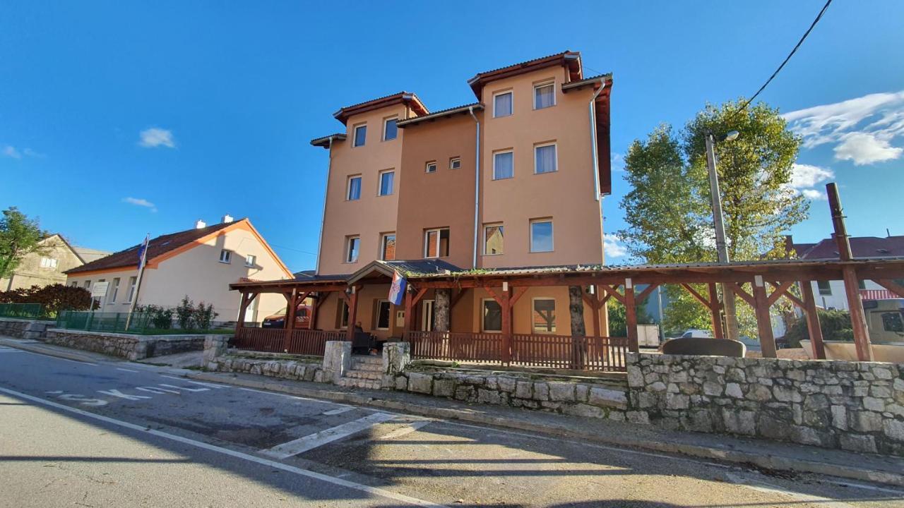 Villa Dijana Gracac  ภายนอก รูปภาพ