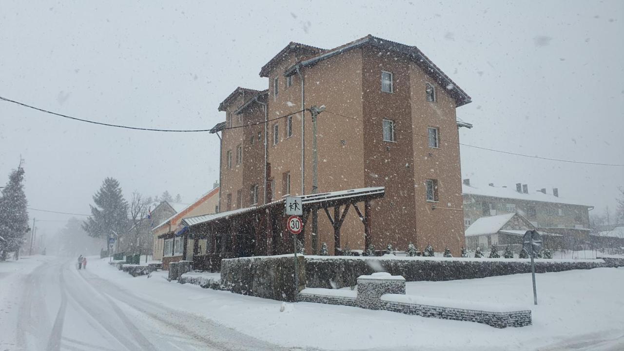 Villa Dijana Gracac  ภายนอก รูปภาพ