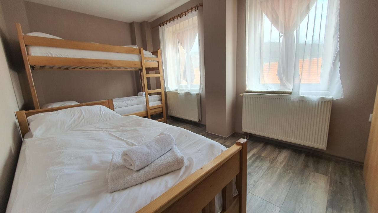 Villa Dijana Gracac  ภายนอก รูปภาพ