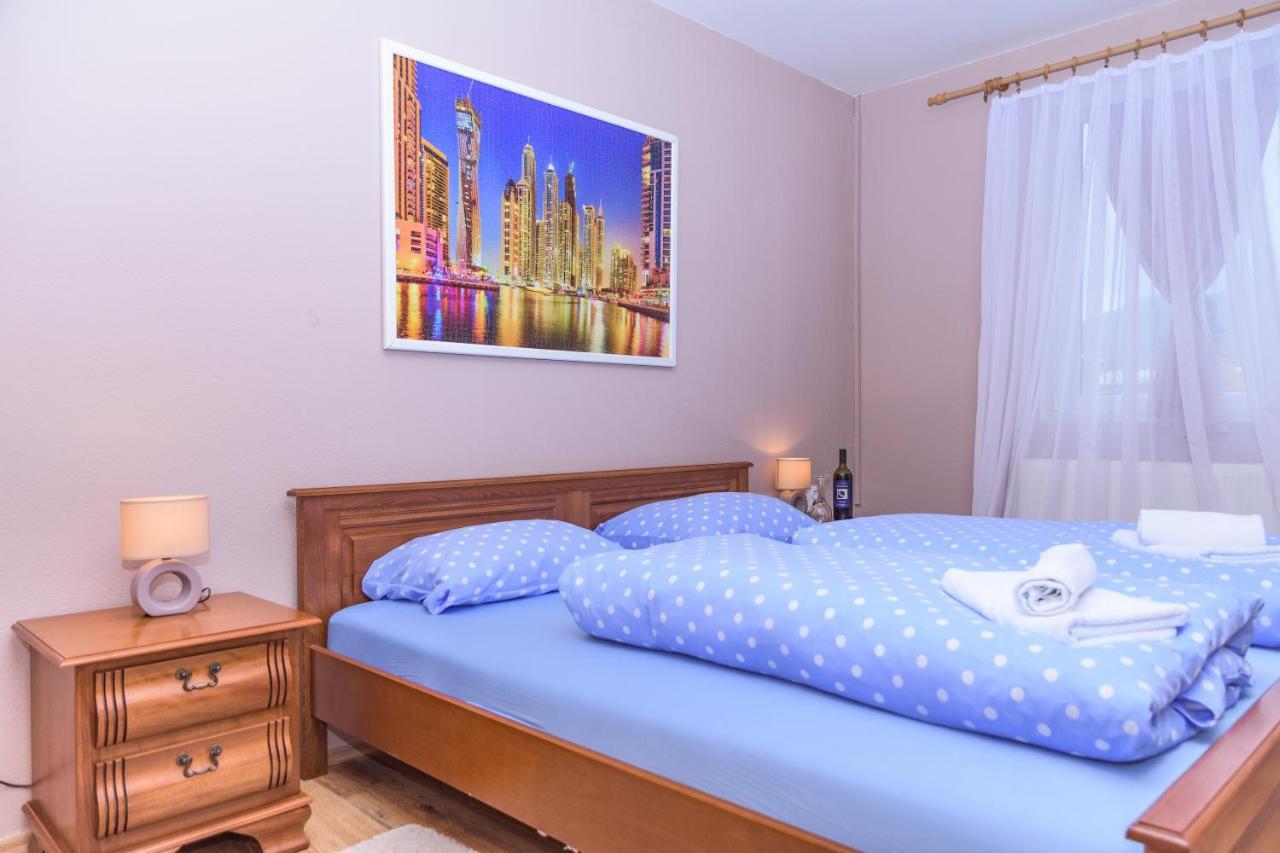 Villa Dijana Gracac  ภายนอก รูปภาพ