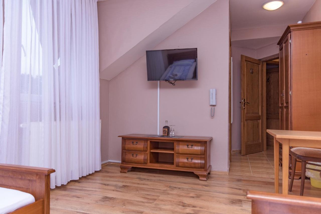 Villa Dijana Gracac  ภายนอก รูปภาพ