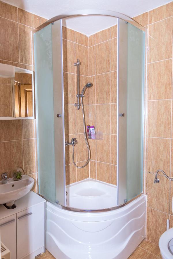 Villa Dijana Gracac  ภายนอก รูปภาพ