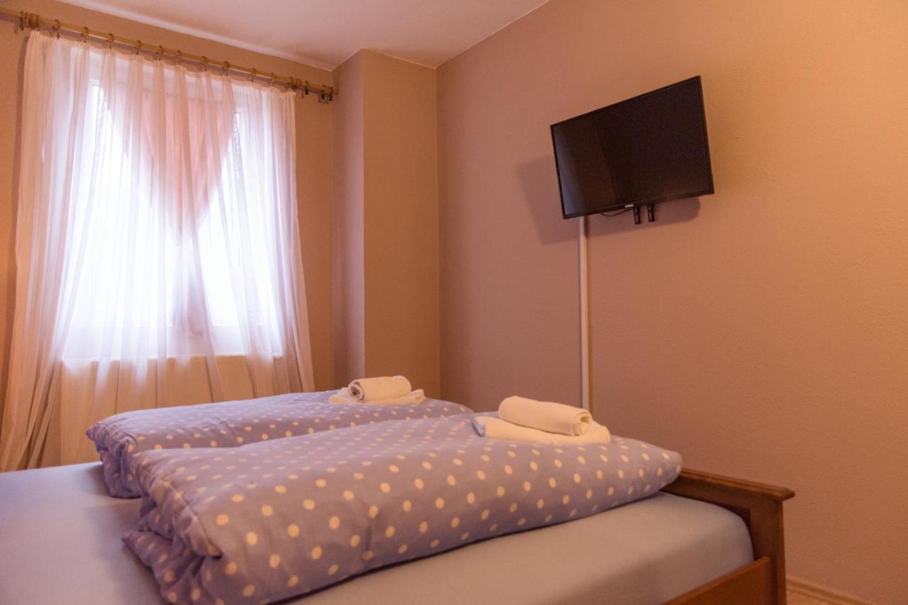 Villa Dijana Gracac  ภายนอก รูปภาพ