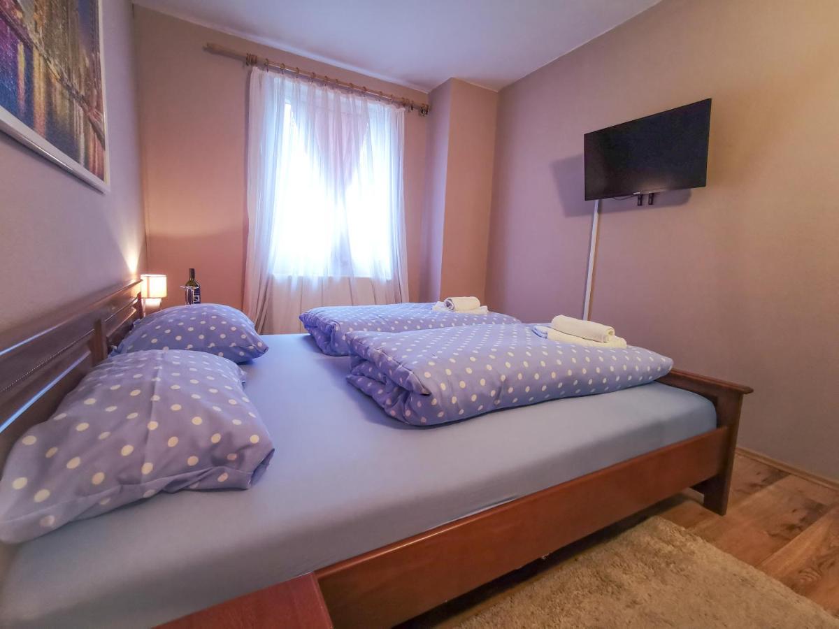 Villa Dijana Gracac  ภายนอก รูปภาพ