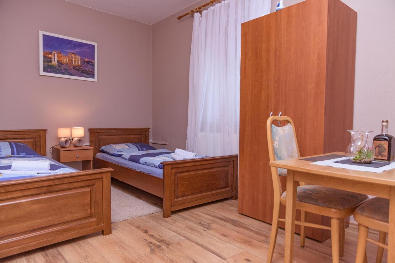 Villa Dijana Gracac  ภายนอก รูปภาพ