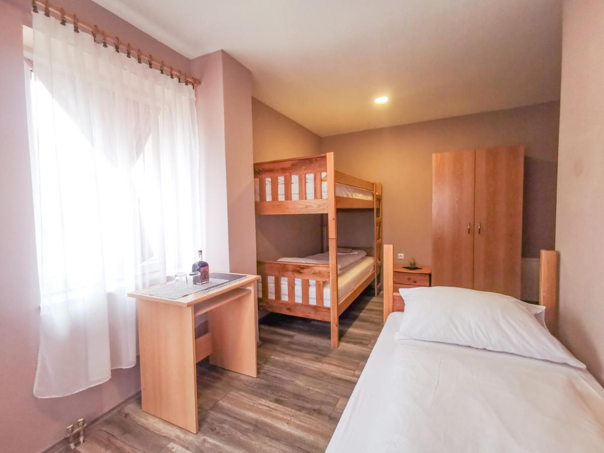 Villa Dijana Gracac  ภายนอก รูปภาพ