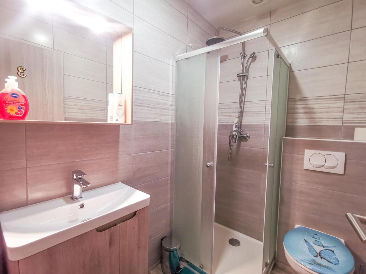 Villa Dijana Gracac  ภายนอก รูปภาพ