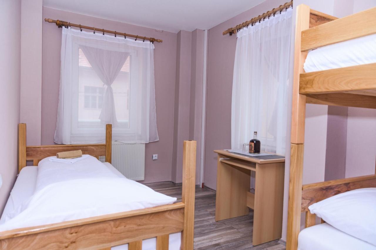 Villa Dijana Gracac  ภายนอก รูปภาพ